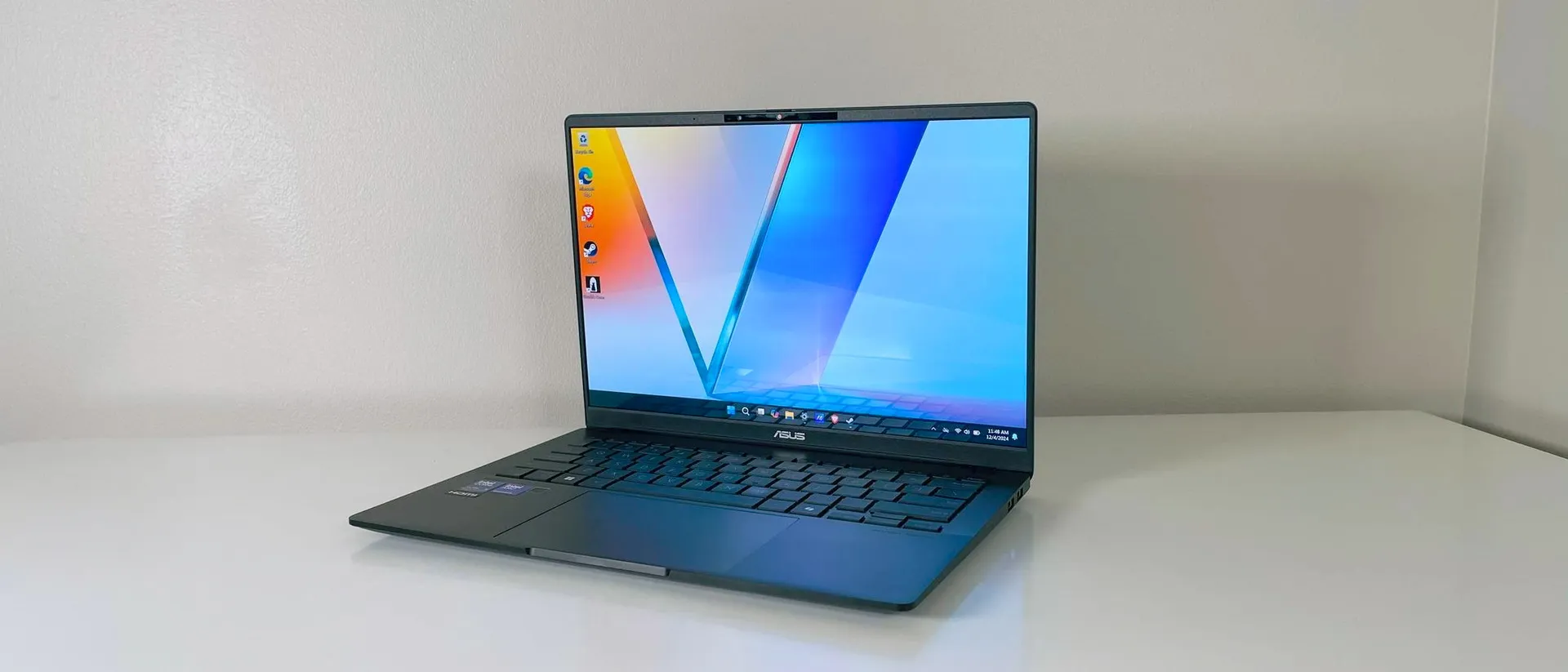 بررسی Asus Vivobook S14 (Q423): یک قهرمان غیرمنتظره با پاشنه آشیل! - دیجینوی