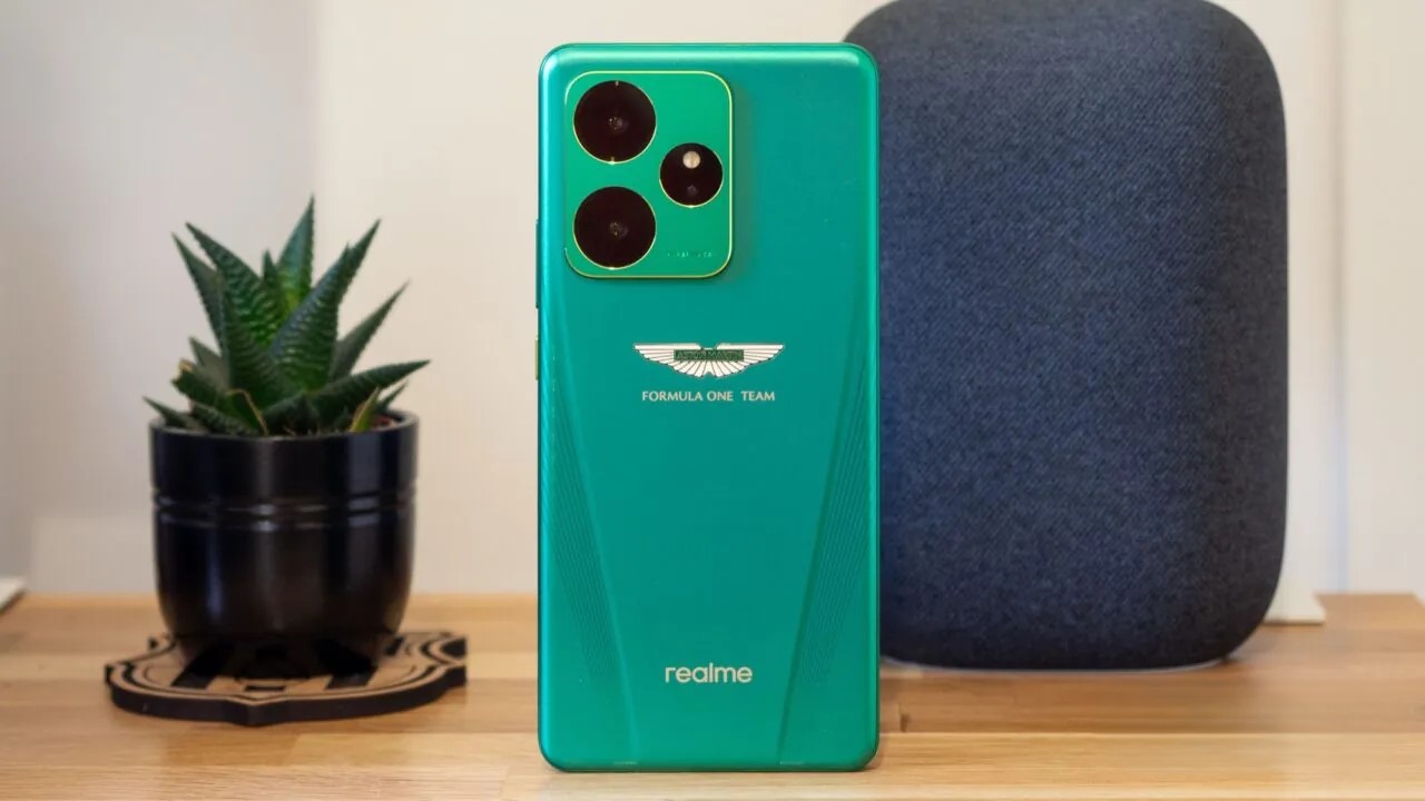 realme-gt7-dream-edition-1-1280w-720h این زیباترین رنگ تاریخ گوشیهای اندرویدی است - دیجینوی