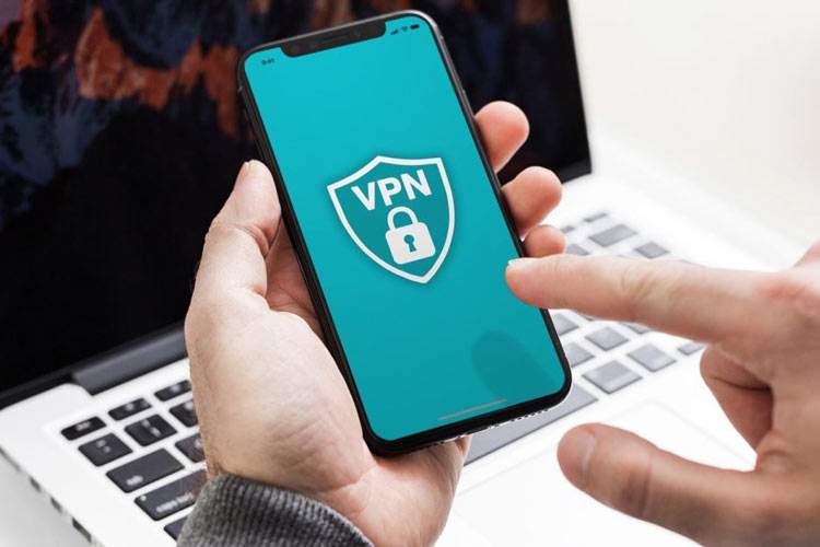 معاون وزیر ارتباطات : با وجود رفع فیلتر واتساپ 80 درصد کاربران از فیلترشکن استفاده میکنند