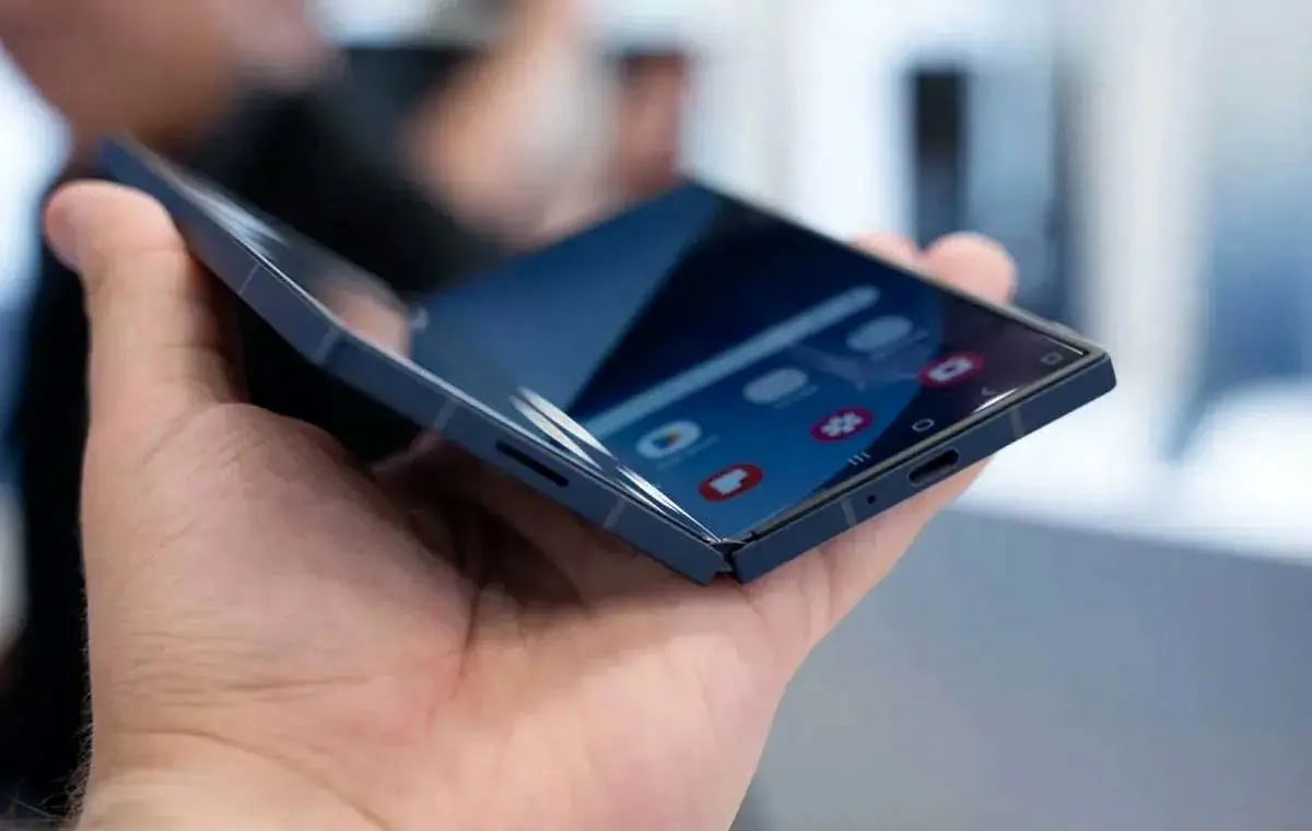 وضعیت گوشی گرانقیمت سامسونگ پس از ۲۰۰ هزار بار تا شدن!