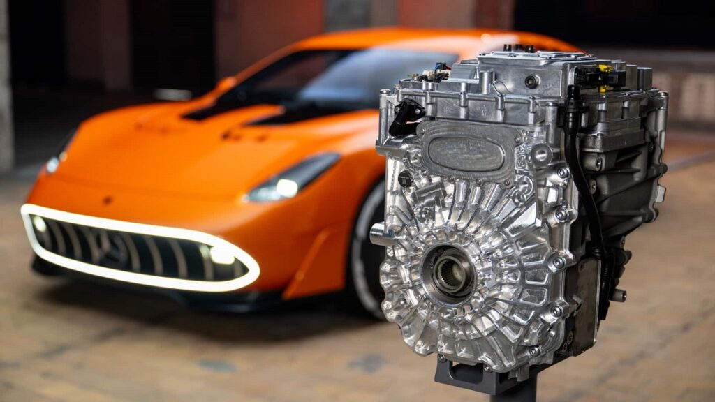 مرسدس AMG GT4 EV با ۱۳۰۰ اسببخار قدرت، رقبایش را به چالش میکشد