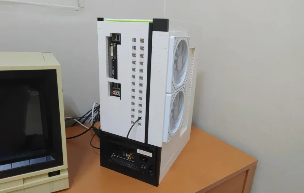 ایده خلاقانه کاربر ردیت: سرهمکردن یک کامپیوتر شبیه Apple II با قطعات لگو