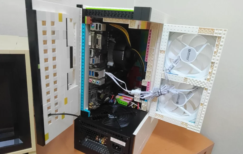 ایده خلاقانه کاربر ردیت: سرهمکردن یک کامپیوتر شبیه Apple II با قطعات لگو