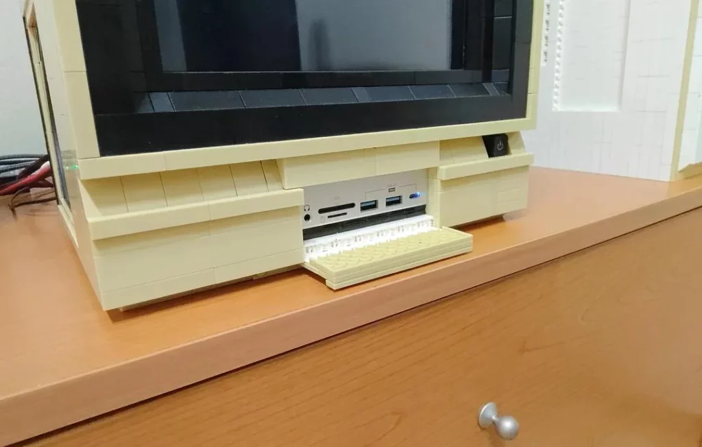 ایده خلاقانه کاربر ردیت: سرهمکردن یک کامپیوتر شبیه Apple II با قطعات لگو
