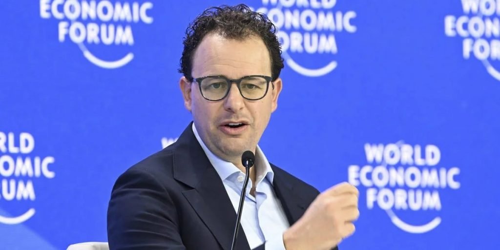 مدیرعامل آنتروپیک: ۹۰ درصد کدهای ما را هوش مصنوعی مینویسد