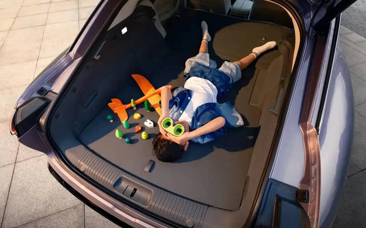 این خودروی برقی با ۱۴ دقیقه شارژ ۳۲۰ کیلومتر پیمایش می‌کند