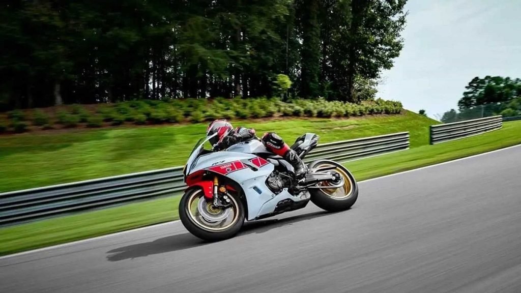 موتورسیکلت اسپرت یاماها R7 سرانجام ارتقا پیدا می‌کند