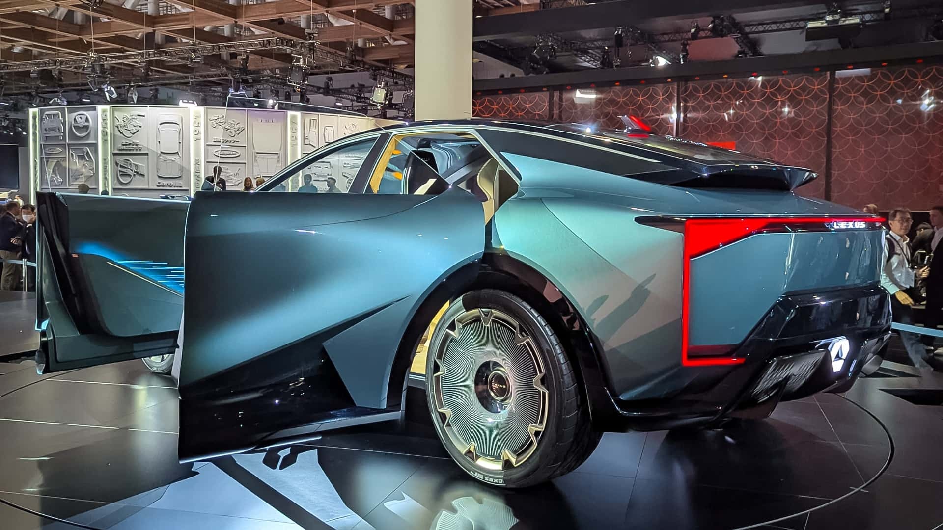 شاسی‌بلند لکسوس ال اس جدید هم دیده شد!