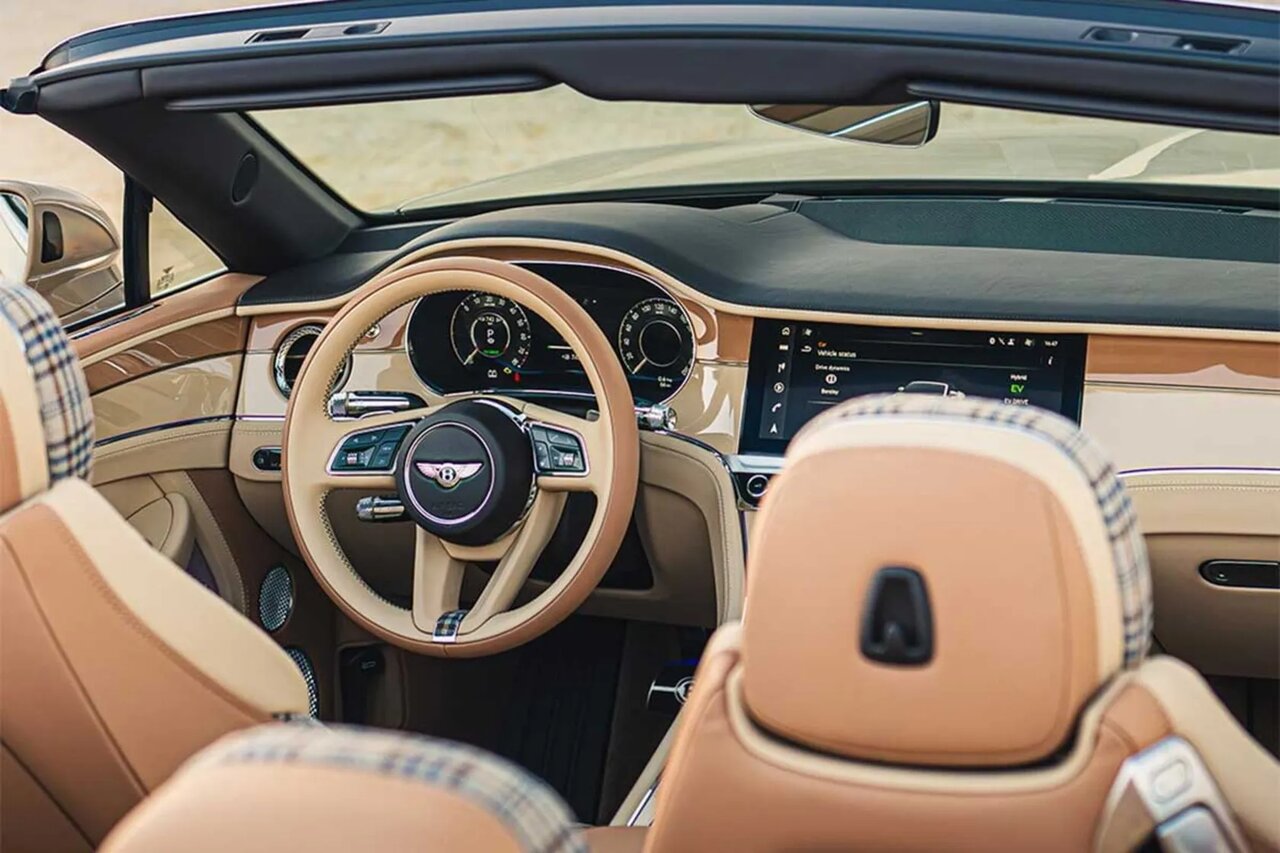 بنتلی خاص برای ادای احترام به غروب خلیجفارس