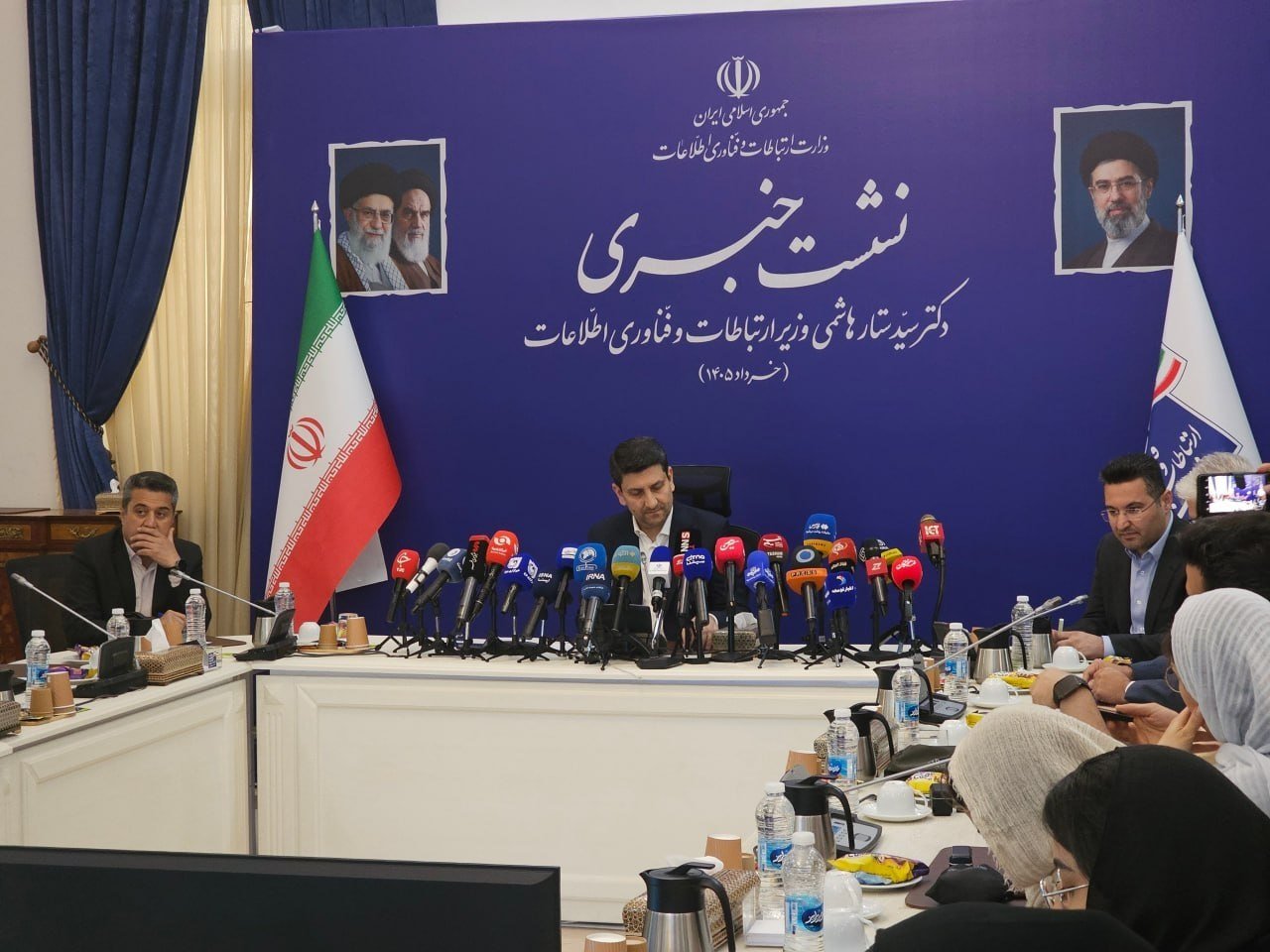 وزیر ارتباطات خطاب به طرفداران سیاست وایتلیست: ماستتان را بخورید وزیر ارتباطات خطاب به طرفداران سیاست وایتلیست: ماستتان را بخورید